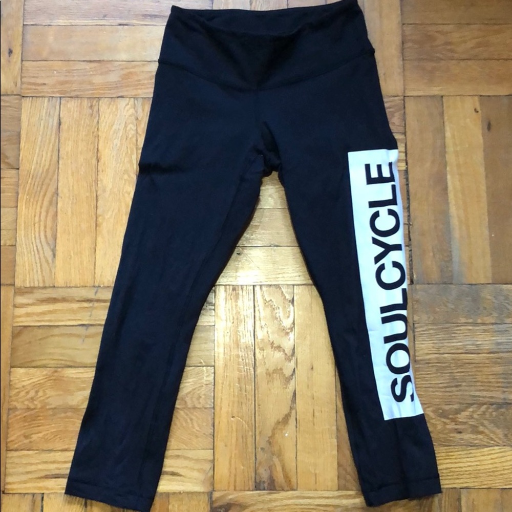 SoulCycle Lululemon black Capri leggings sz 4
